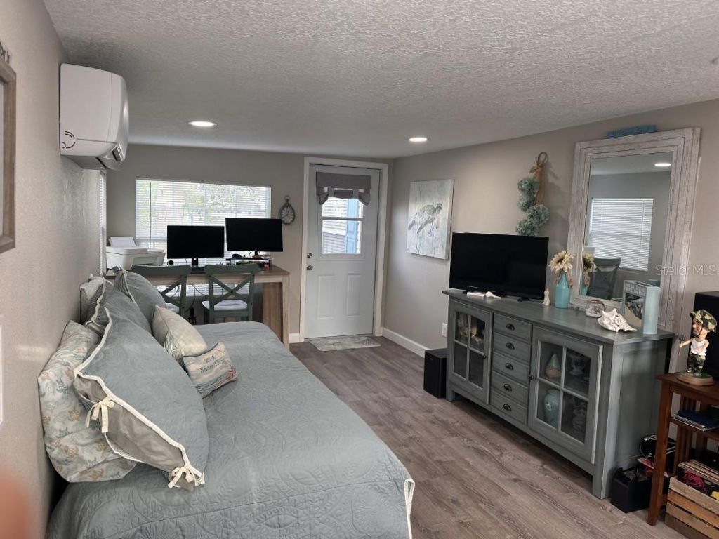 122 W Saint Annes Circle , Apollo Beach, FL 33572 Photo