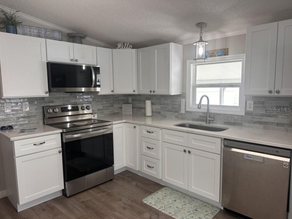 122 W Saint Annes Circle , Apollo Beach, FL 33572 Photo