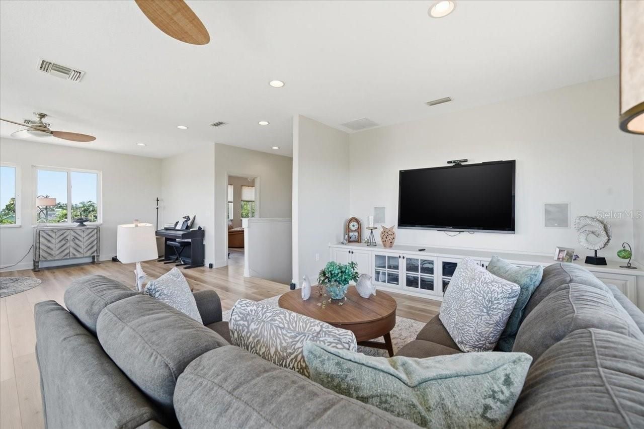 1130 S Florida Avenue, Tarpon Springs, FL 34689 Photo