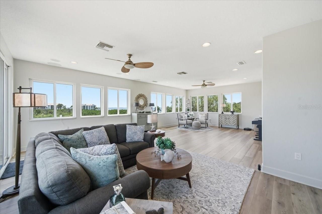 1130 S Florida Avenue, Tarpon Springs, FL 34689 Photo
