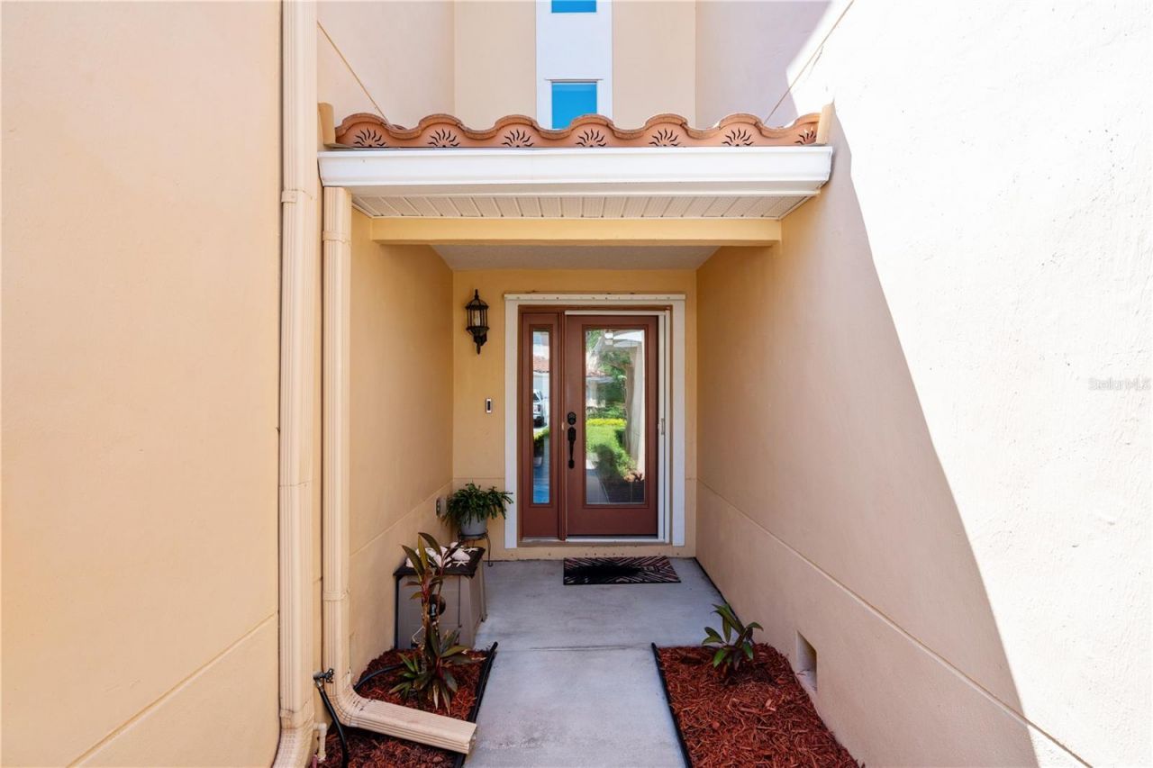210 Valencia Circle , Saint Petersburg, FL 33716 Photo