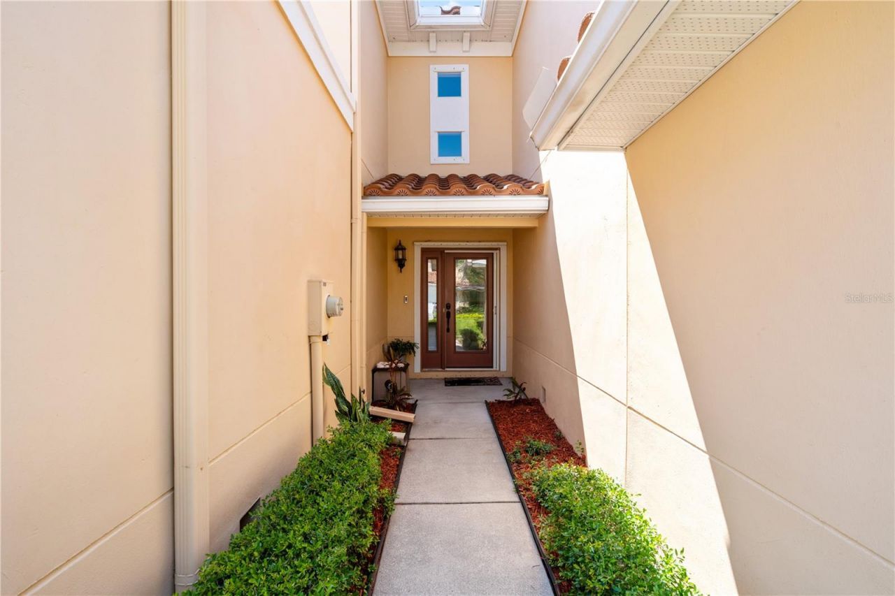 210 Valencia Circle , Saint Petersburg, FL 33716 Photo