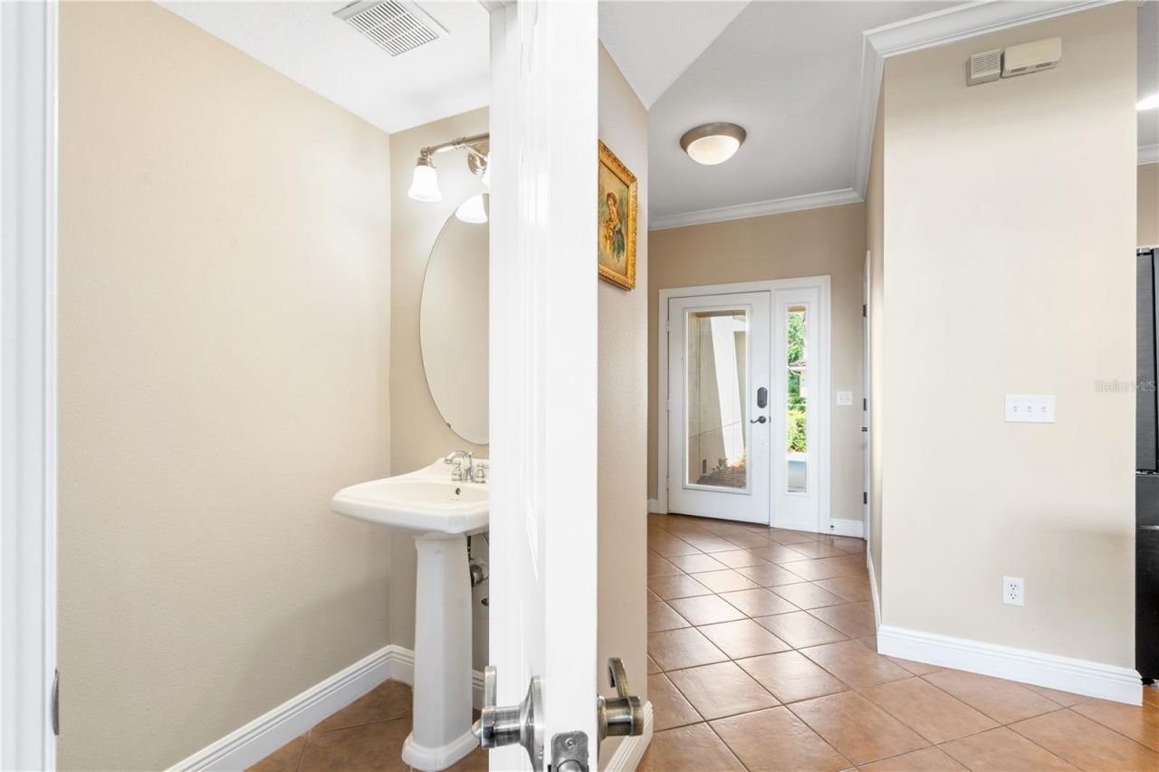 210 Valencia Circle , Saint Petersburg, FL 33716 Photo