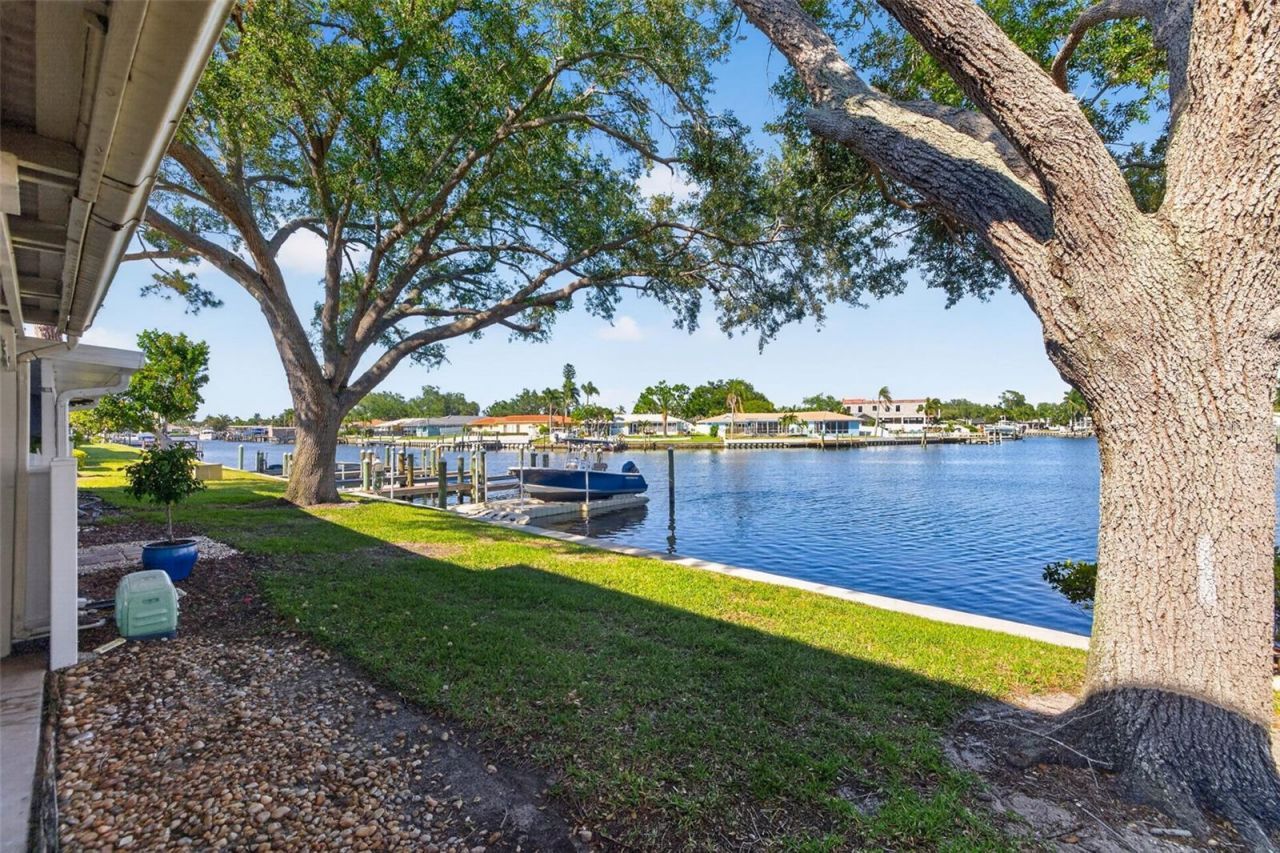 6497 Cape Hatteras Way Ne, Unit 3, Saint Petersburg, FL 33702 Photo
