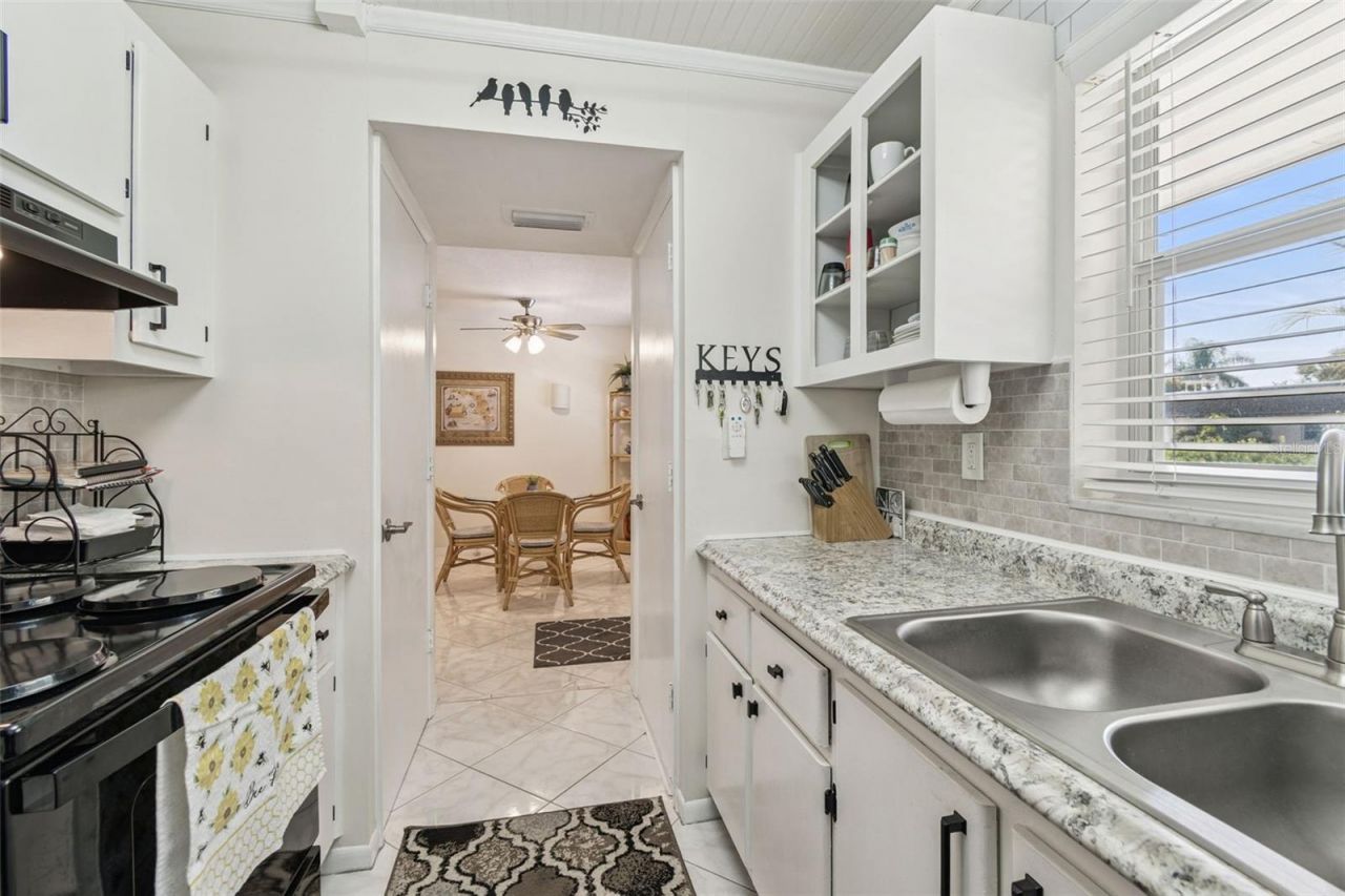 2750 E Bay Drive, Unit 12B, Largo, FL 33771 Photo