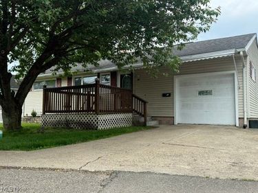 740 Ashwood Lane NE, New Philadelphia, OH 44663
