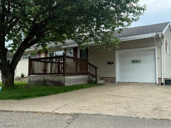740 Ashwood Lane NE, New Philadelphia, OH 44663