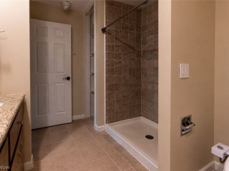 18251 Glencreek Lane, Strongsville, OH 44136 Photo 12