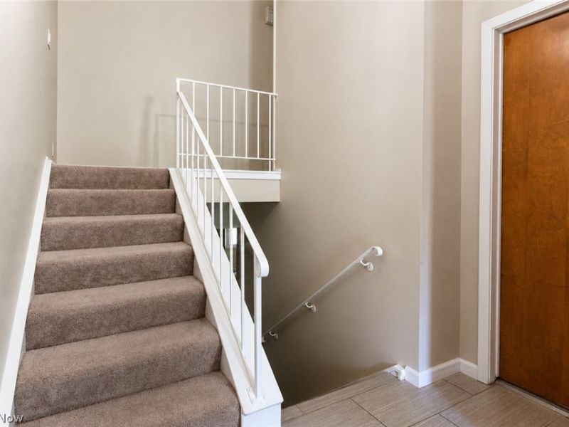 18251 Glencreek Lane, Strongsville, OH 44136 Photo 2