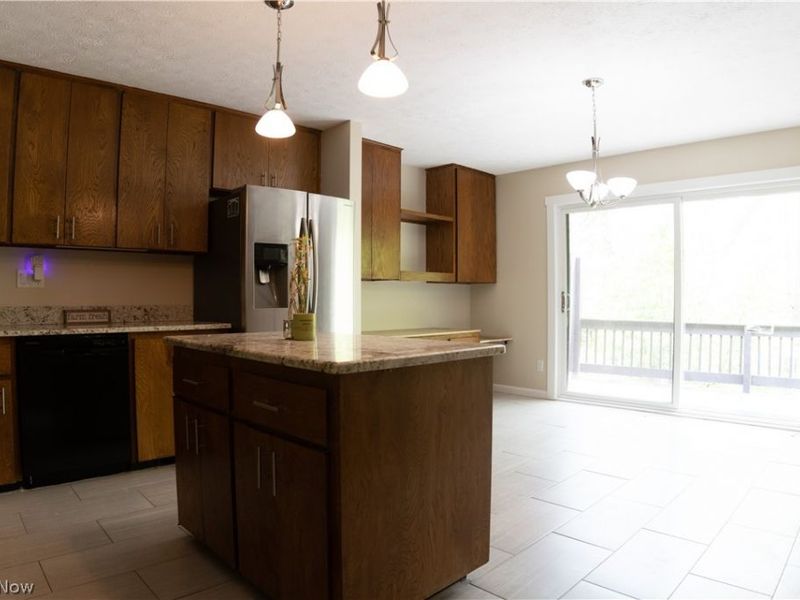 18251 Glencreek Lane, Strongsville, OH 44136 Photo 4