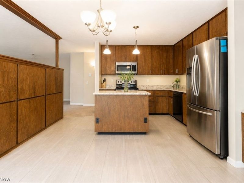 18251 Glencreek Lane, Strongsville, OH 44136 Photo 5