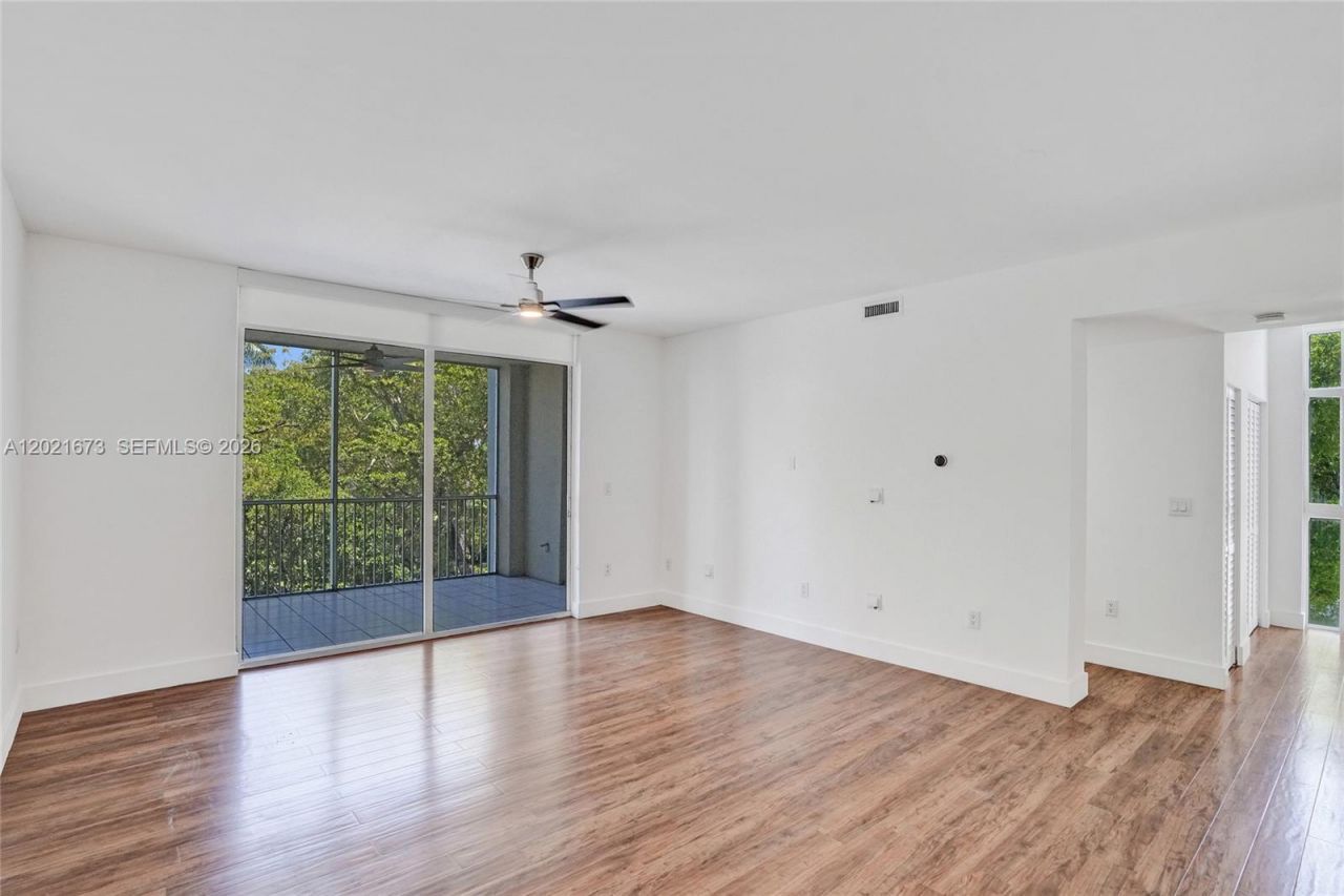 9725 NW 52nd St , Unit 406, Doral, FL 33178 Photo