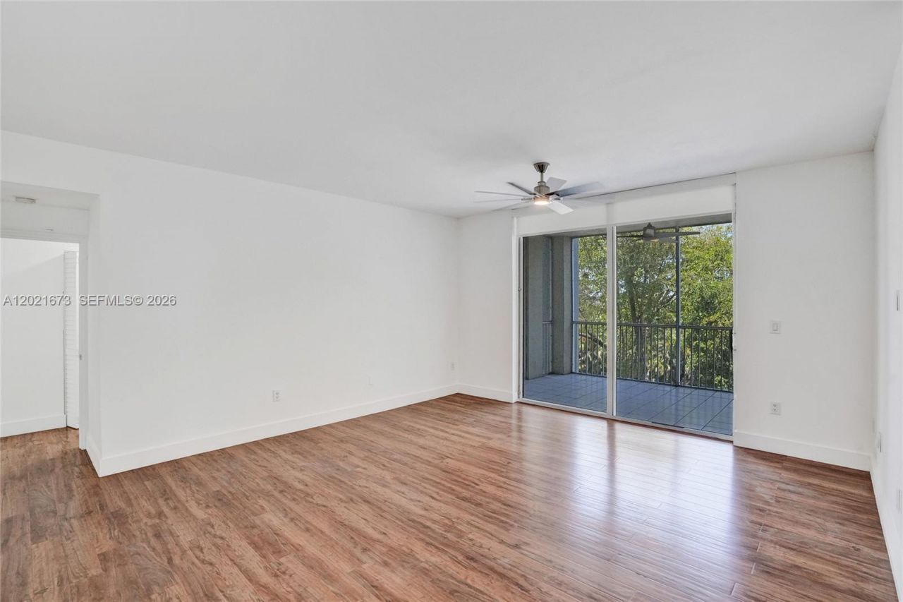 9725 NW 52nd St , Unit 406, Doral, FL 33178 Photo