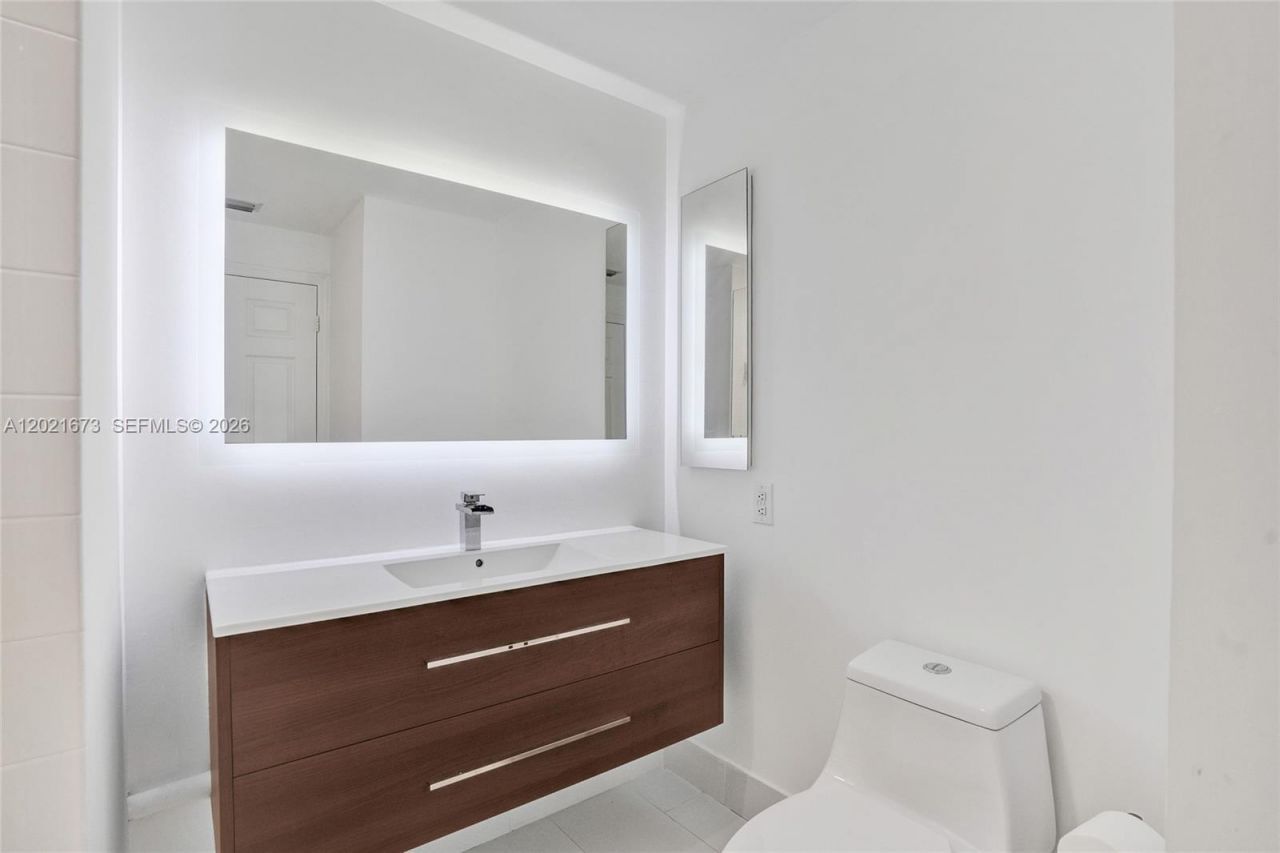 9725 NW 52nd St , Unit 406, Doral, FL 33178 Photo