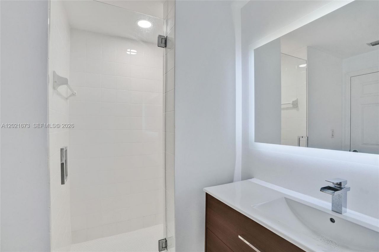 9725 NW 52nd St , Unit 406, Doral, FL 33178 Photo