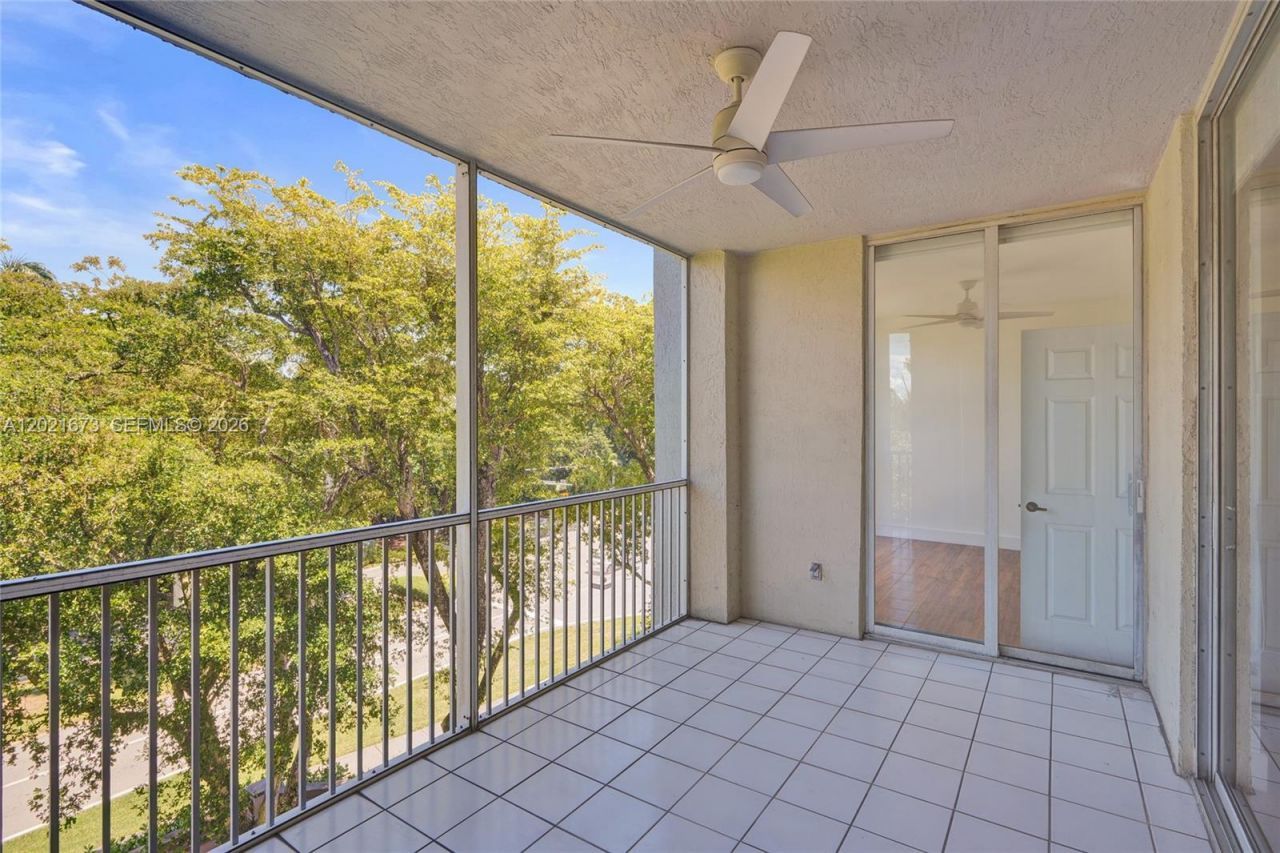 9725 NW 52nd St , Unit 406, Doral, FL 33178 Photo