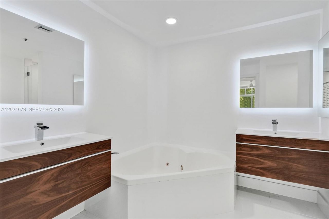 9725 NW 52nd St , Unit 406, Doral, FL 33178 Photo
