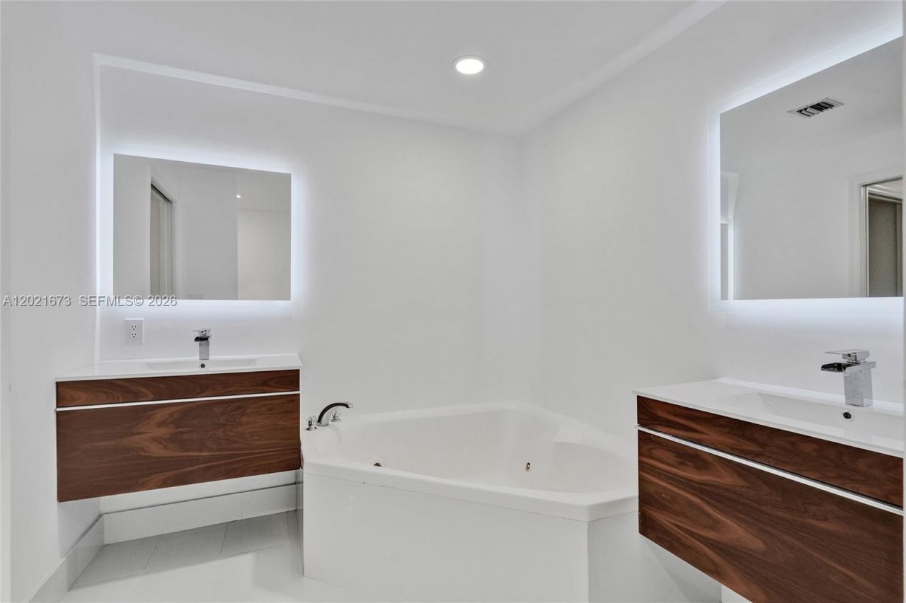 9725 NW 52nd St , Unit 406, Doral, FL 33178 Photo