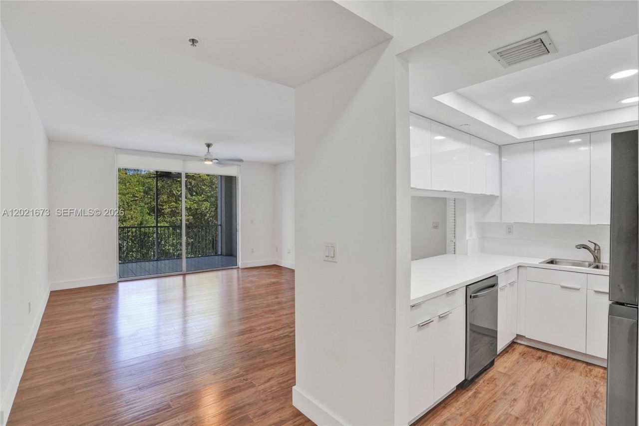 9725 NW 52nd St , Unit 406, Doral, FL 33178 Photo