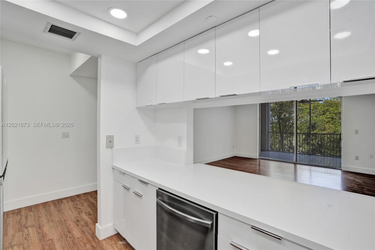 9725 NW 52nd St, Unit 406, Doral, FL 33178 Photo