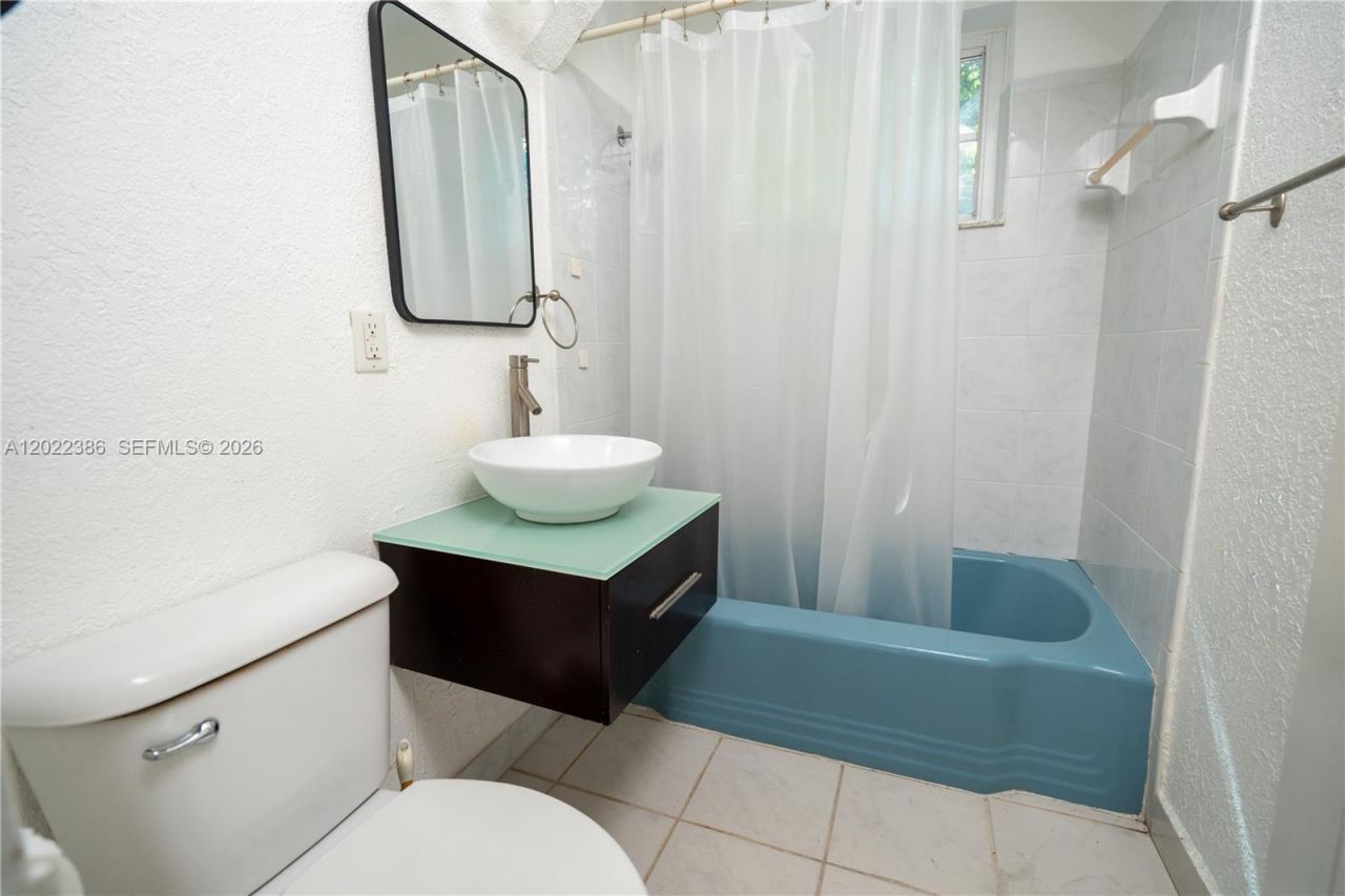 7435 Harding Ave , Unit 204, Miami Beach, FL 33141 Photo