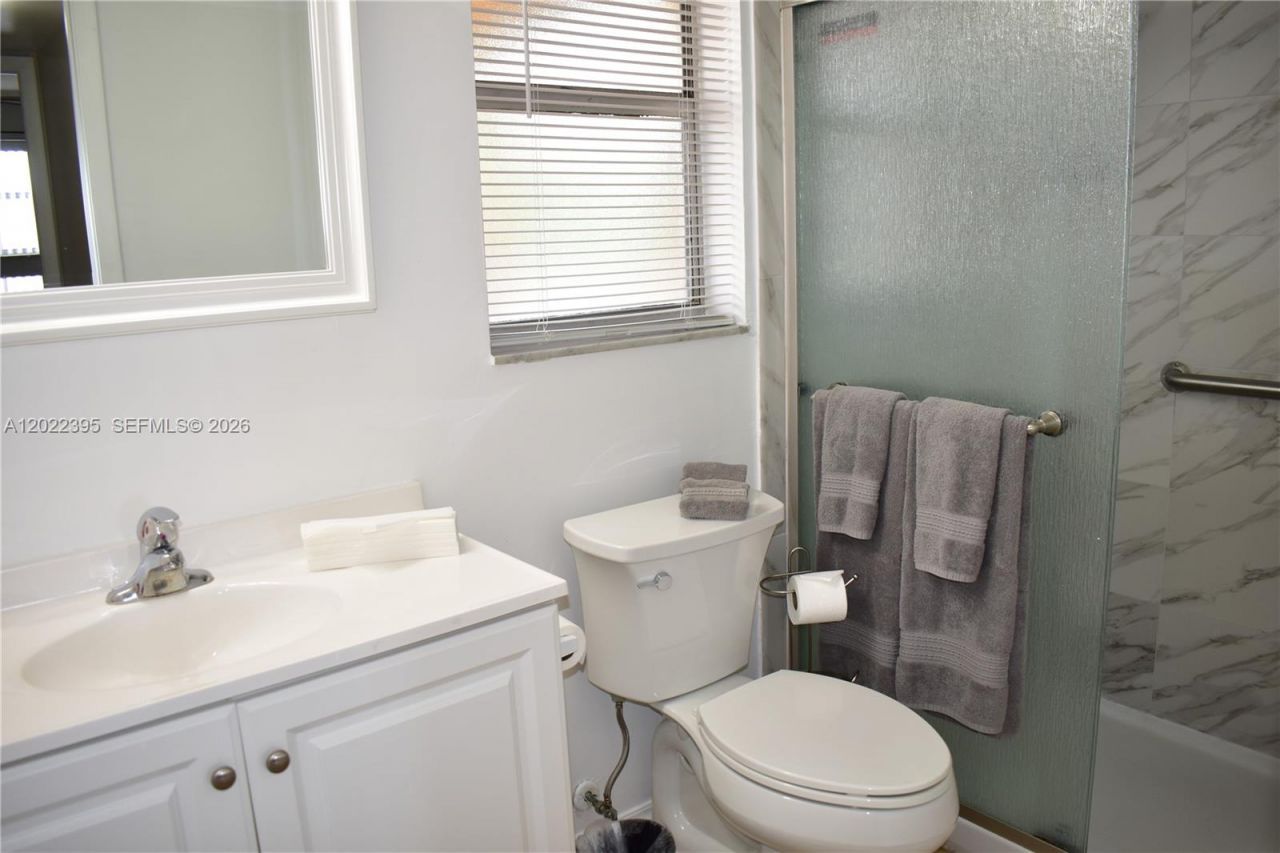 8861 Sunrise Lakes Blvd, Unit 305, Sunrise, FL 33322 Photo