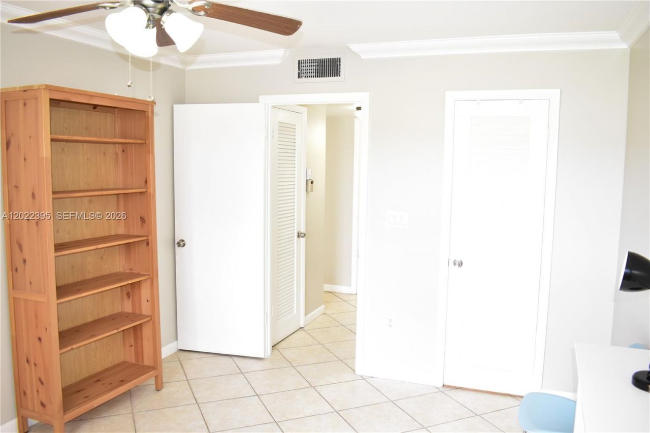 8861 Sunrise Lakes Blvd, Unit 305, Sunrise, FL 33322 Photo
