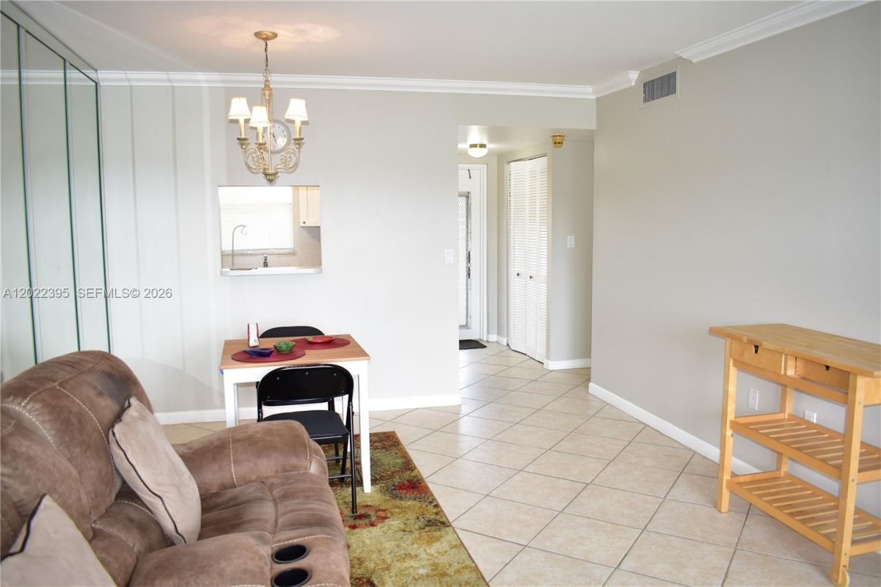 8861 Sunrise Lakes Blvd, Unit 305, Sunrise, FL 33322 Photo
