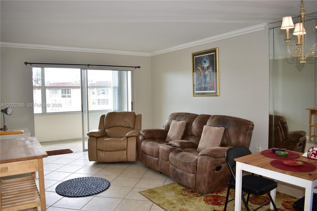 8861 Sunrise Lakes Blvd, Unit 305, Sunrise, FL 33322 Photo