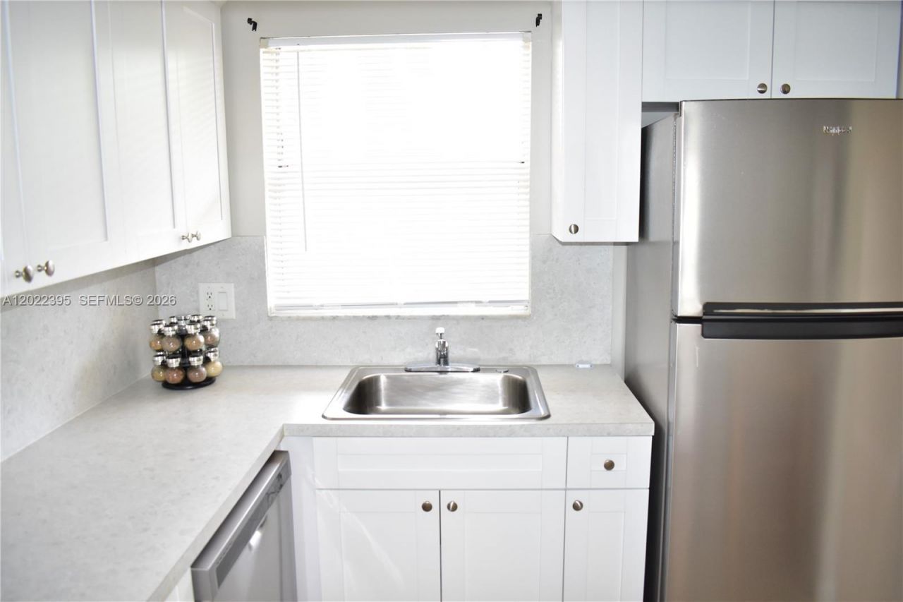 8861 Sunrise Lakes Blvd, Unit 305, Sunrise, FL 33322 Photo