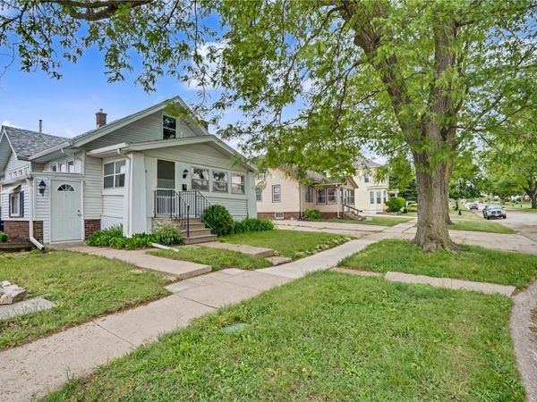 111 34th ST NE, Cedar Rapids, IA 52402