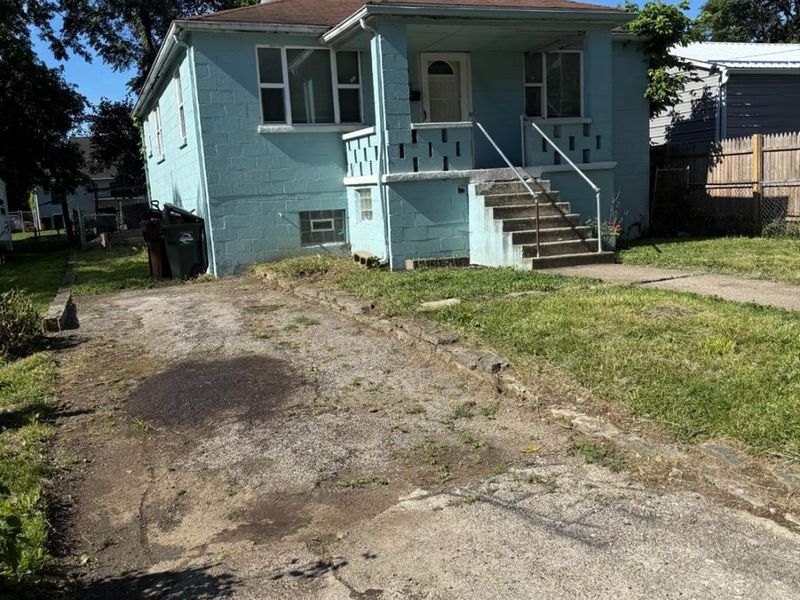 955 Simmons Avenue, Lincoln Heights, OH 45215 Photo 2