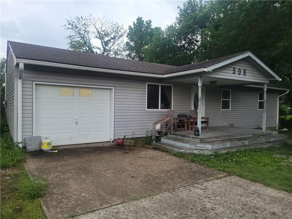 508 S Sinnet Street, Girard, KS 66743