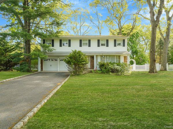 5 Old Landers Court , Smithtown, NY 11787
