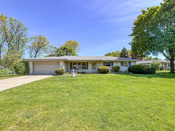 3150 S Ventura DRIVE, New Berlin, WI 53151