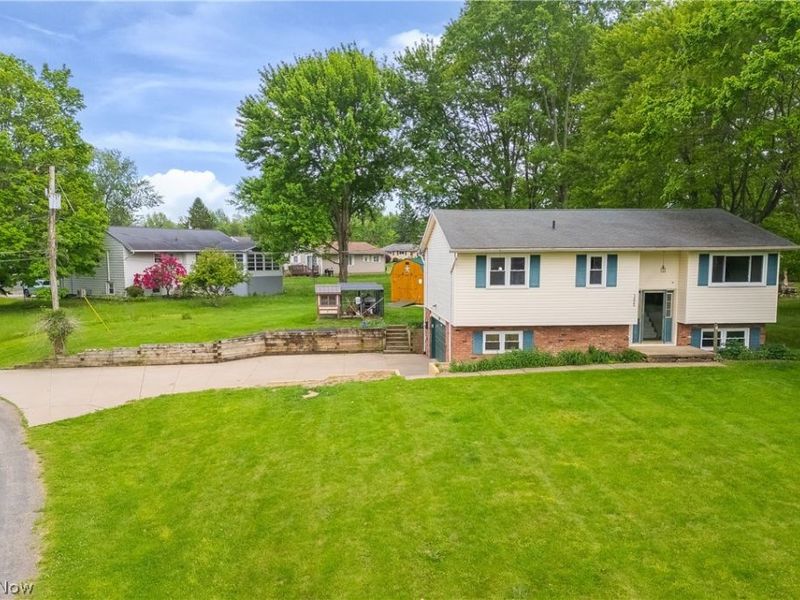 1425 Galaxy Drive, Mogadore, OH 44260 Photo 2