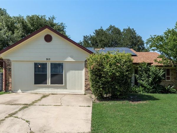915 Freestone Drive, Arlington, TX 76017