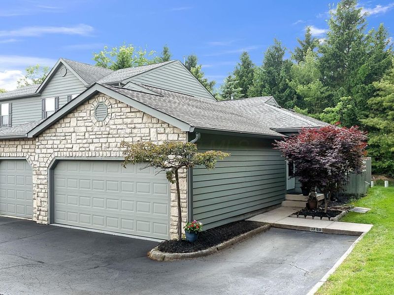 5708 Blendonbrook Lane, Unit 102E, Columbus, OH 43230 Photo 1