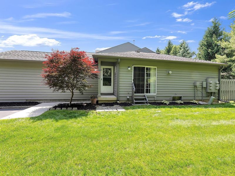 5708 Blendonbrook Lane, Unit 102E, Columbus, OH 43230 Photo 3