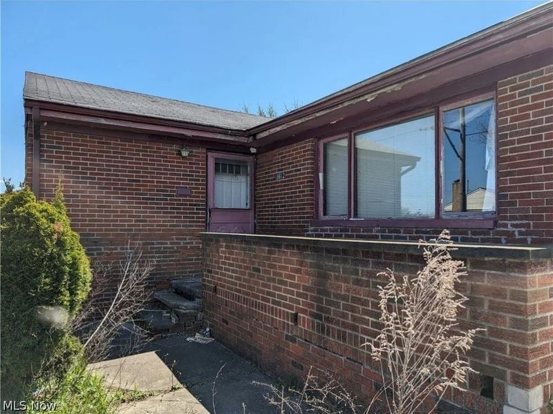 18612 Restor Avenue, Cleveland, OH 44122 Photo 2