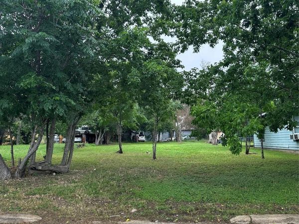 608 Lamar ST , Luling, TX 78648