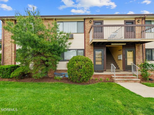 735 Cricket Lane, Unit 735, Woodbridge, NJ 07095