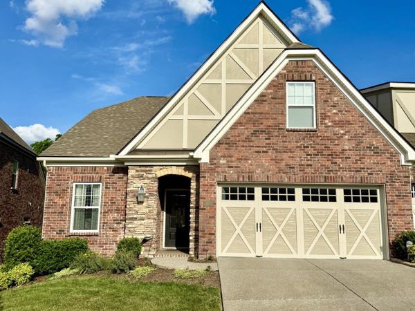883 Cherry Grove Dr , Hendersonville, TN 37075