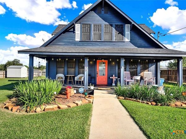 205 Brinkoeter Street, Poth, TX 78147
