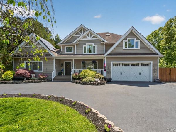 322 Rose Lane, Smithtown, NY 11787