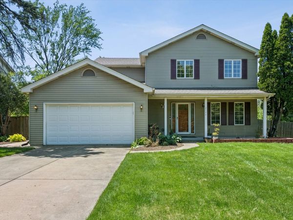 2142 N Summit Street , Wheaton, IL 60187