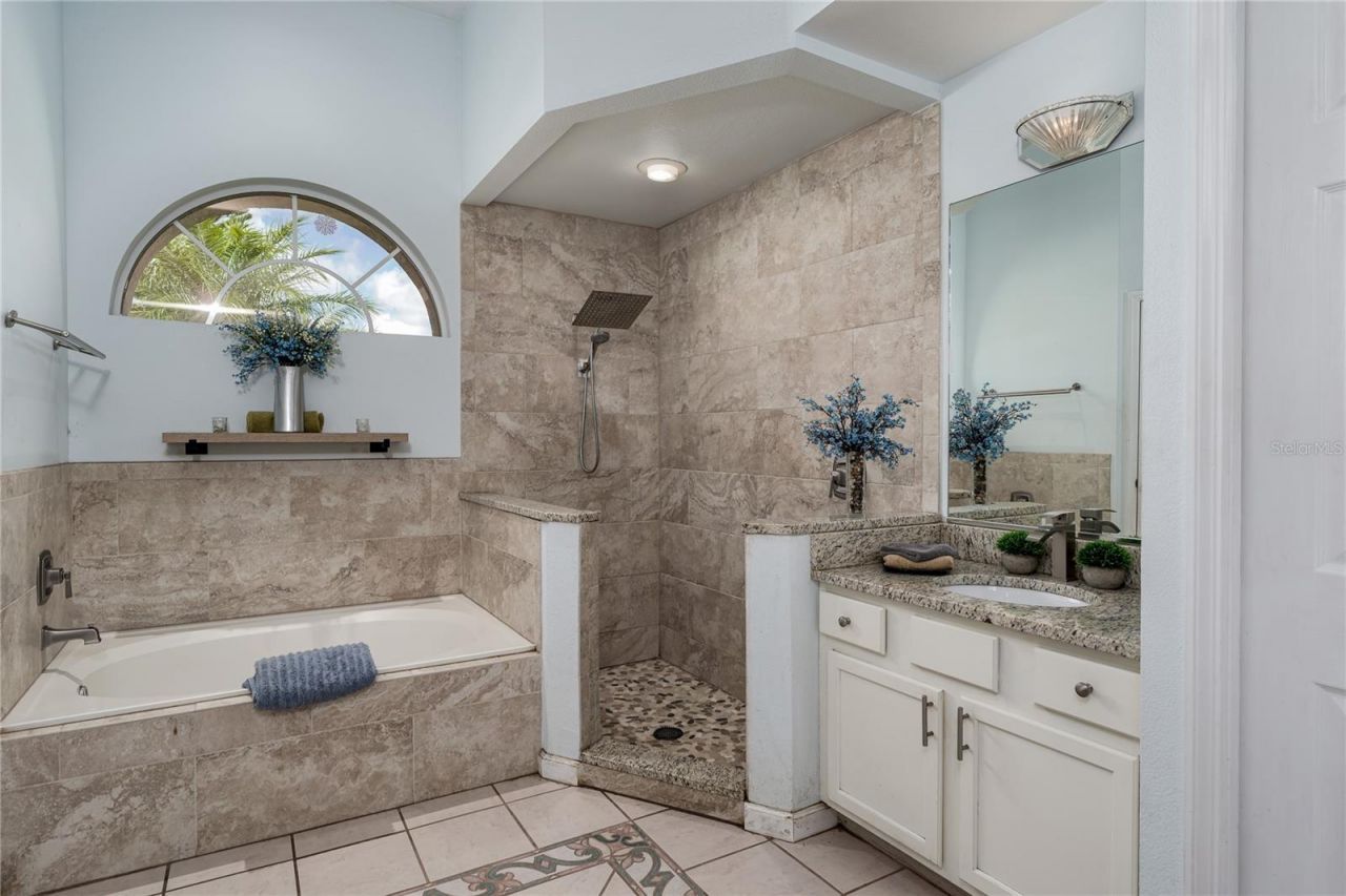 4513 Peridia Boulevard E, Bradenton, FL 34203 Photo