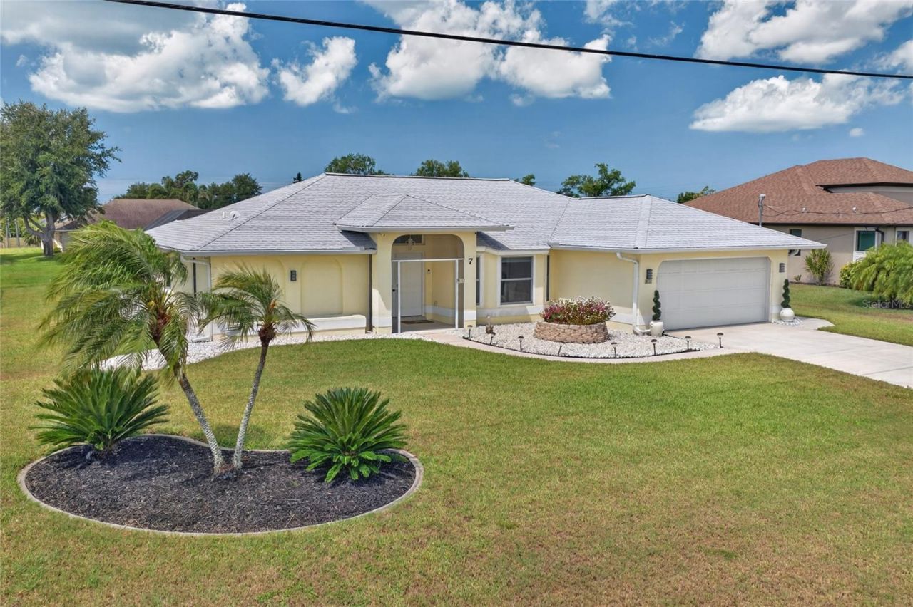 7 Fairway Road , Rotonda West, FL 33947 Photo