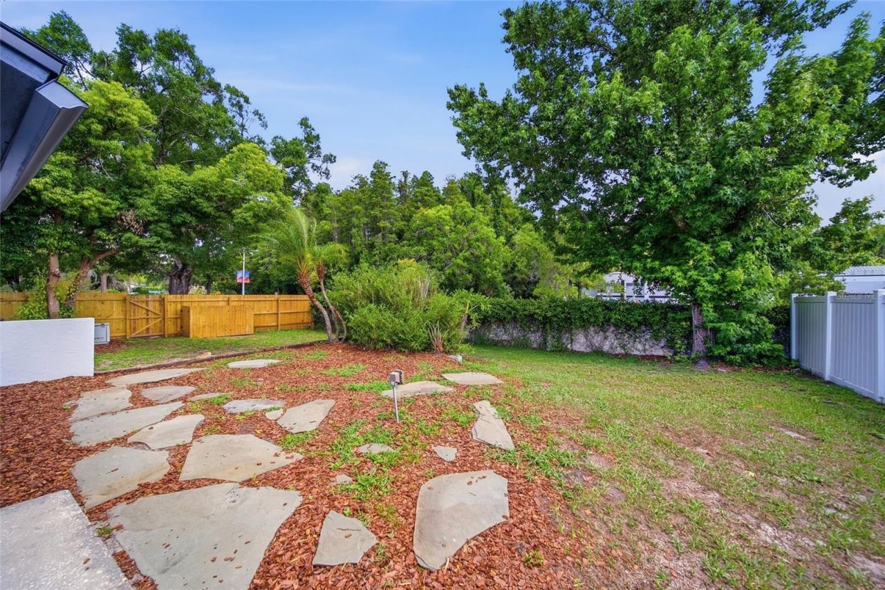 3909 Willowtree Place , Tampa, FL 33624 Photo