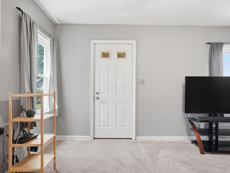 150 Lennox Avenue, Columbus, OH 43228 Photo 8